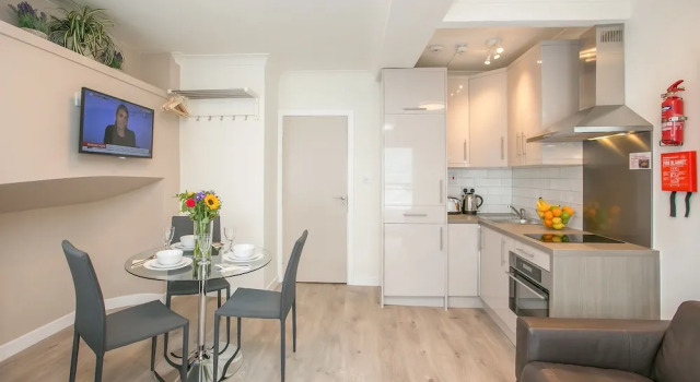 Студия Superior St Stephen's Green District Apartments 2