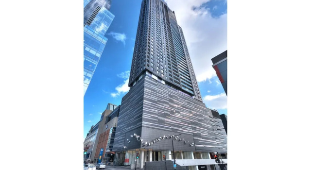 High End Condo Downtown, Varaa Hotelli Hotellit Montreal uima-altaalla, lähellä Windsor Train Station, Uima-allas