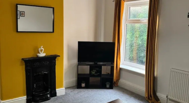 Cozy Manchester Retreat With 2 Bedrooms