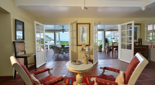 Tropical Villa w/ Pool in Exclusive Enclave, AC, Free Wifi, Pool, Concierge Service, Near Beach!