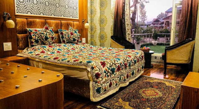 Номер Standard с балконом Hotel The Montreal Srinagar
