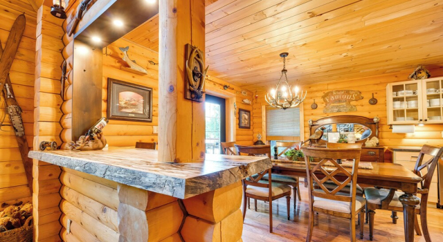 Коттедж Spacious Packwood Cabin w/ Hot Tub - Near River