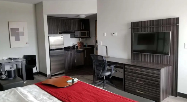 Люкс Best Western Plus Airport Inn & Suites