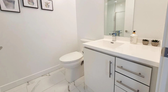 Lovely 3 bedrooms in University of Toronto, Забронировать Отель Торонто Greater Toronto Area, рядом с Comfort Zone