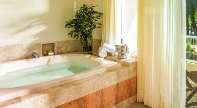 Полулюкс рядом с пляжем El Dorado Seaside Suites Oceanfront, All & More Inclusive