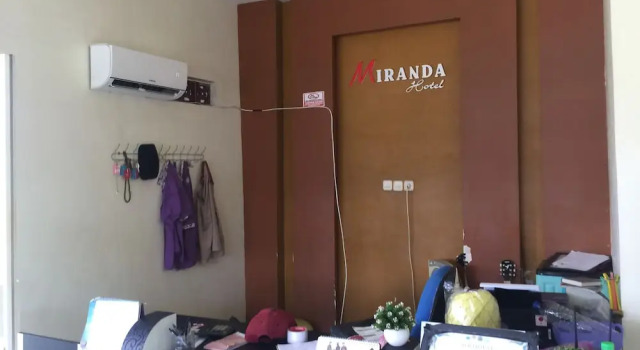 OYO 92907 Miranda Hotel Syariah, Book Hotel Hoteller i Gresik med parkering, Parkering