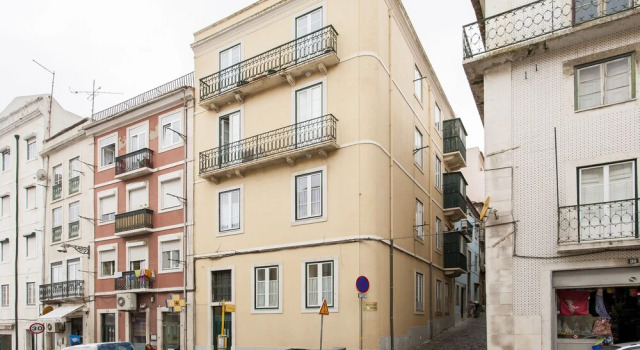 ALTIDO Homely 2BR flat in Alfama, 3 mins from Lisbon Army Museum