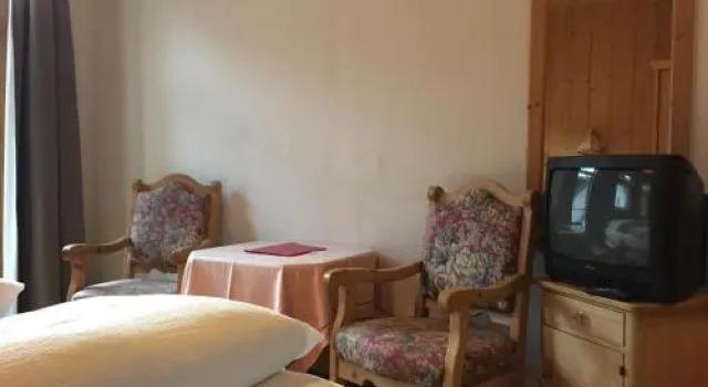 Hotel Bachmann, Забронировать Отель Отели в центре Виллабасса, в центре, Завтраки