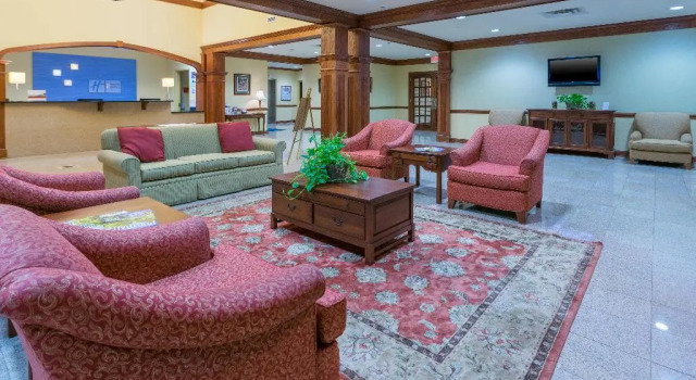 Holiday Inn Express & Suites Lexington NW-The Vineyard, Varaa Hotelli Lexington Pohjois-Carolina