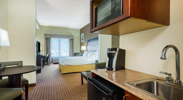 Номер Standard Holiday Inn Express Hotel & Suites-North East by IHG