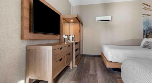 Четырёхместный люкс Cambria Hotel Portland Downtown Old Port
