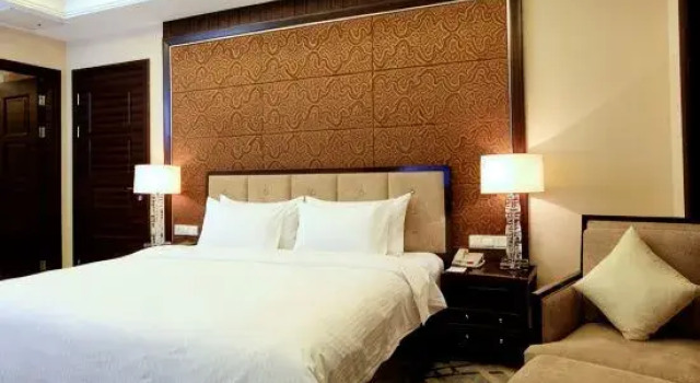 Люкс Deluxe Howard Johnson Tongfang Plaza Zhuji