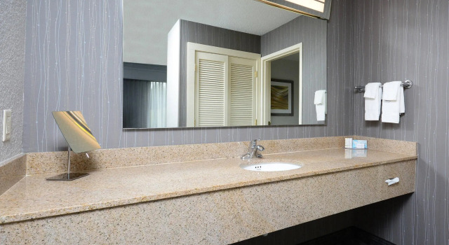 Двухместный люкс с 2 комнатами с балконом Courtyard Danville