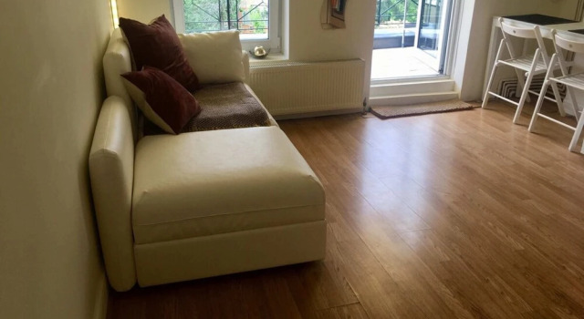 Bright 1 Bedroom Flat in West Hampstead With Balcony
