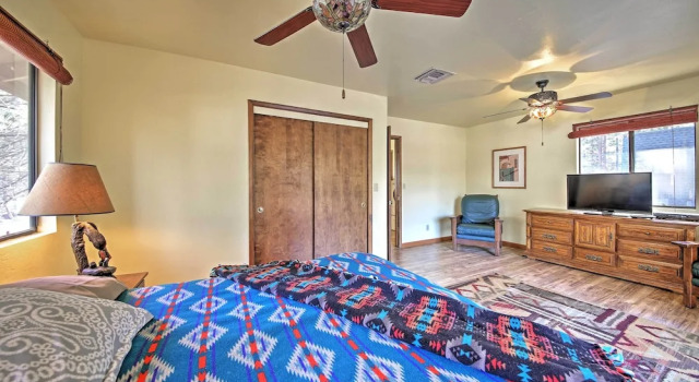 Big Bear Cabin w/ Fenced Yard: 4 Mi to Snow Summit