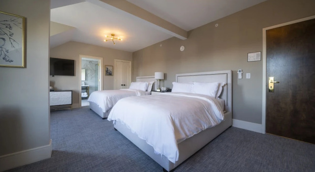 Четырёхместный номер Luxury Orange Inn Boutique Hotel