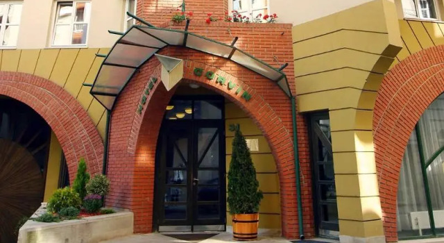 Кровать в общем номере Corvin Hotel Budapest Corvin Wing