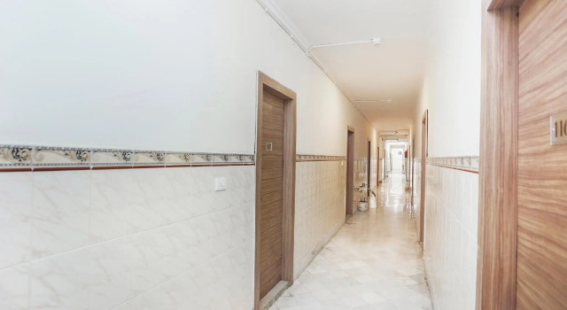 OYO 72051 Hotel Mahadev, Забронировать Отель Отели Газиабад с парковкой, Парковка