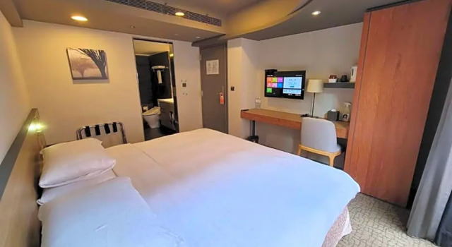 Standard Zimmer mit Balkon Simple + Hotel