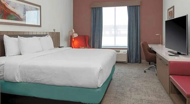 Номер Standard с видом на бассейн Hilton Garden Inn Chandler Downtown