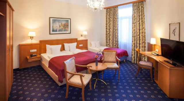 Трёхместный номер Standard Centro Hotel National Frankfurt City, Trademark Collection by Wyndham