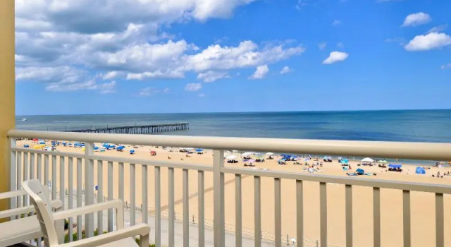 Четырёхместный номер Standard с балконом и oceanfront Four Points by Sheraton Virginia Beach Oceanfront