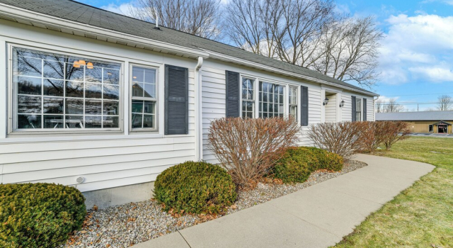 2 Mi to Suny Cortland: Home Near Hiking & Golf!, Rezerwuj Dom wakacyjny Hotele w Munsons Corners z parkingiem, Parking