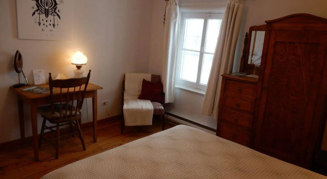 Almatoit, Rezervasyon Otel  