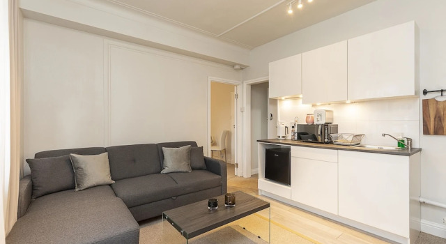 Grand Swiss Cottage Apartment, Забронировать Апартаменты/квартира Отели Лондона с парковкой, рядом с Hampstead Theatre, Парковка