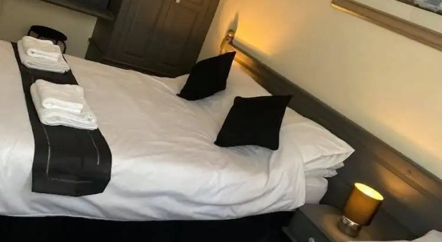 Четырёхместный семейный номер Standard Burlington Hotel