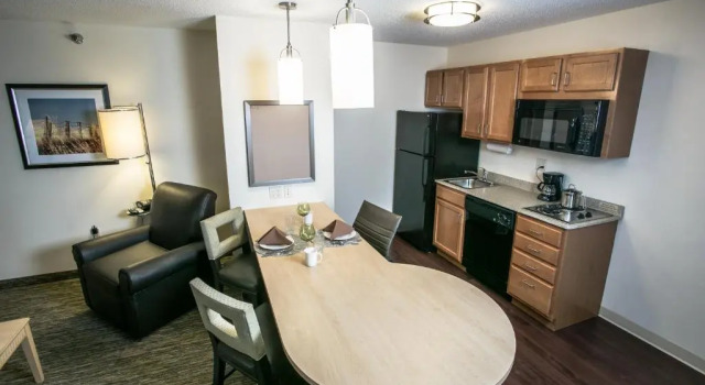 Двухместный номер Standard c 1 комнатой Candlewood Suites Fargo-North Dakota State University by IHG