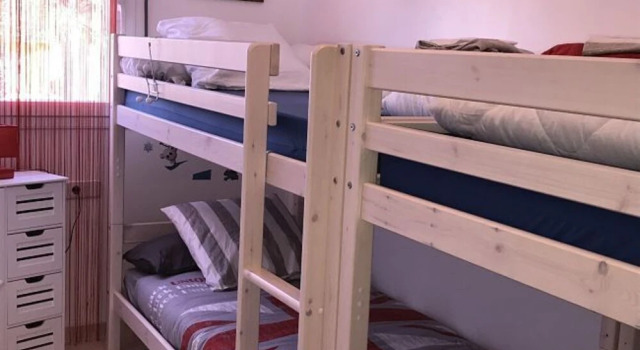 Apartamento Verona Terol 18C, Rezerwuj Apartament Hotele w Gironès z parkingiem, Parking