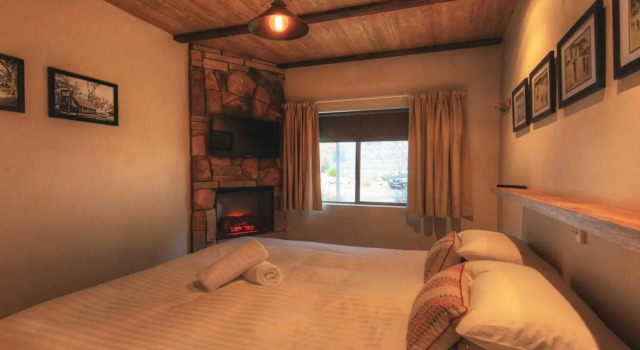 Lantern 1 Bedroom Balcony Alpine Style