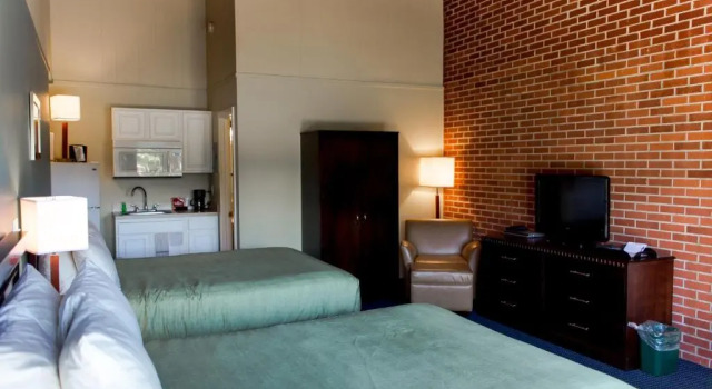 Четырёхместный номер Standard Inn at Deep Creek
