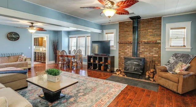 Коттедж Route 66 Retreat: Dog-friendly Home in Williams