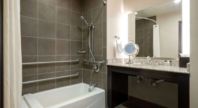 Четырёхместный номер Standard Best Western Premier Bryan College Station