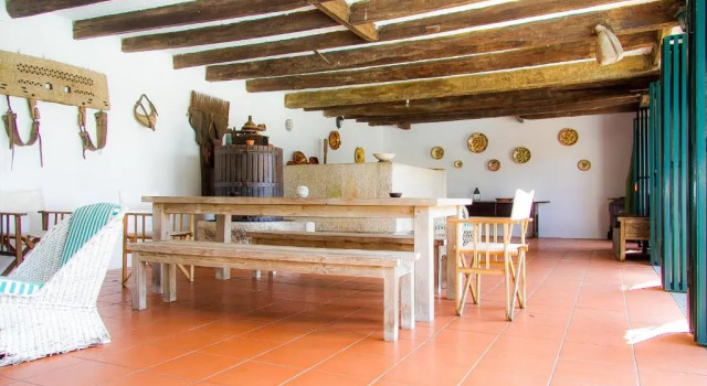 Коттедж с 5 комнатами Liiiving in Ofir | Manor Pool House