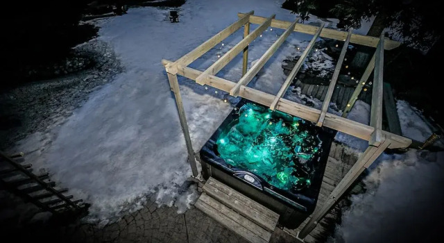 Dream 4-Br 4-Ba Chalet | Private Hot Tub | 2 min to Jasper National Park Gates, Rezerwuj Chalet Domki letniskowe w Alberta's Rockies, Domek