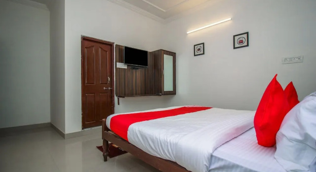 Номер Standard OYO 18272 Hotel Lambodar