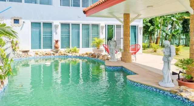 Tina's Living Paradise II - Guesthouses with private pool, 5 min to beach