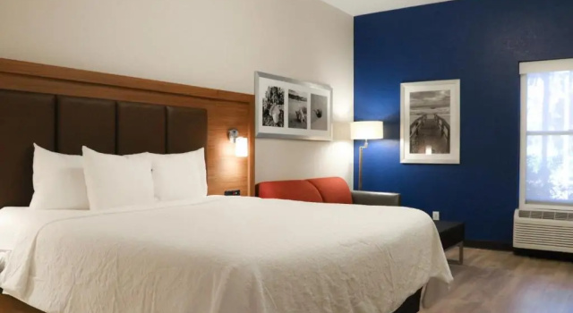 Двухместный номер Mobility Accessible Days Inn & Suites by Wyndham Fort Myers Near JetBlue Park