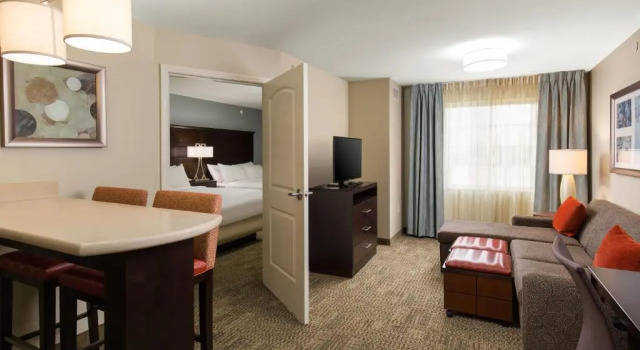 Четырёхместный номер Standard c 1 комнатой Staybridge Suites Columbus Polaris by IHG
