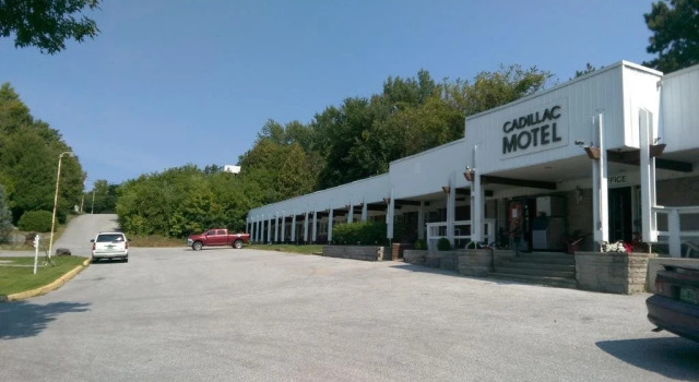 The Cadillac Motel, Book Motel St. Albans Lake Champlain