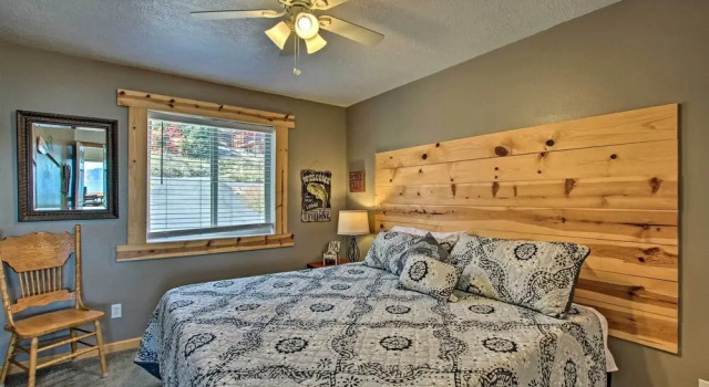 Коттедж Garden City Lake House: Hot Tub & Views!