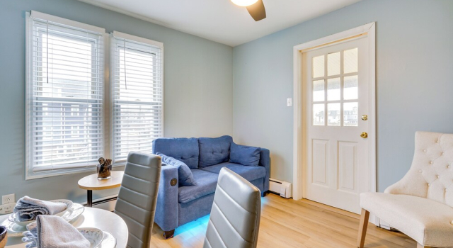 Centrally Located Ocean City Apt < 1 Mi to Beaches, Забронировать Апартаменты/квартира Отели Оушен-Сити с парковкой, рядом с Shriver's Salt Water Taffy &amp; Fudge, Парковка