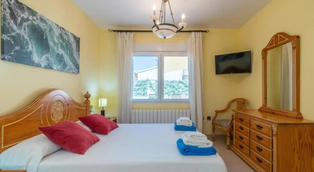 Private Pool, Garden, Barbecue and Beach Nearby