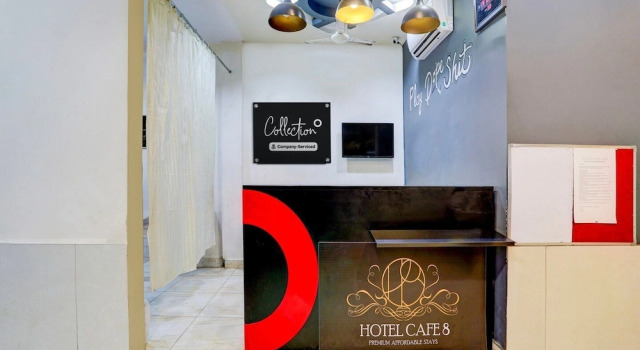 Classic With Balcony Cafe 8