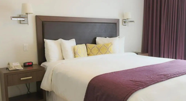 Двухместный номер Standard Collins Hotel