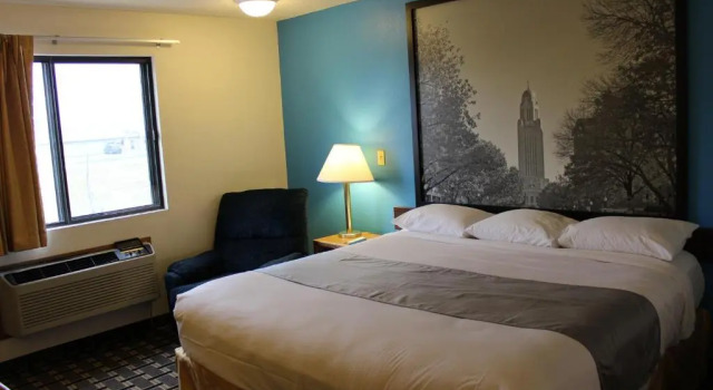 Номер Standard Super 8 by Wyndham Lincoln West