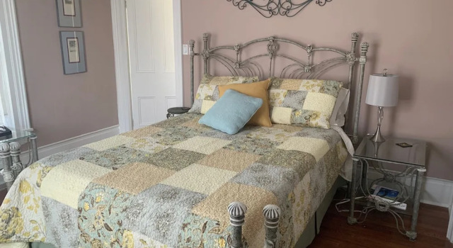 Nap N Nosh Bed and Breakfast, Book Hotel Bloomfield Prince Edward